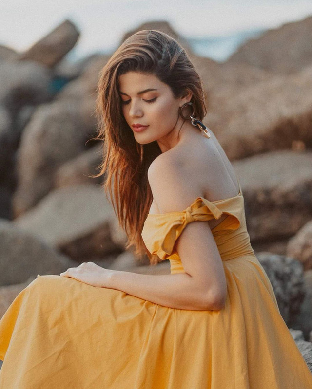 Hoa hậu đồng hành cùng đoàn Việt Nam tại SEA Games ăn mặc cực gợi cảm - Hình 6 Hoa hau dong hanh cung doan Viet Nam tai SEA Games an mac cuc goi cam-Hinh-6