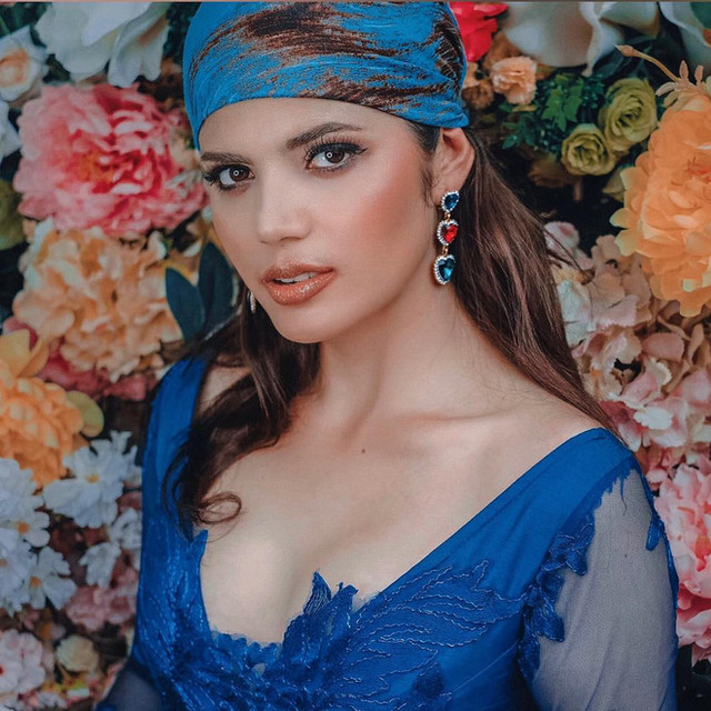 Hoa hậu đồng hành cùng đoàn Việt Nam tại SEA Games ăn mặc cực gợi cảm - Hình 4 Hoa hau dong hanh cung doan Viet Nam tai SEA Games an mac cuc goi cam-Hinh-4