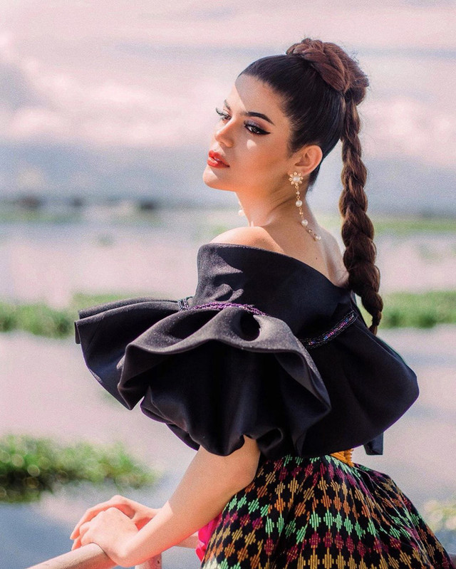 Hoa hậu đồng hành cùng đoàn Việt Nam tại SEA Games ăn mặc cực gợi cảm - Hình 7 Hoa hau dong hanh cung doan Viet Nam tai SEA Games an mac cuc goi cam-Hinh-7