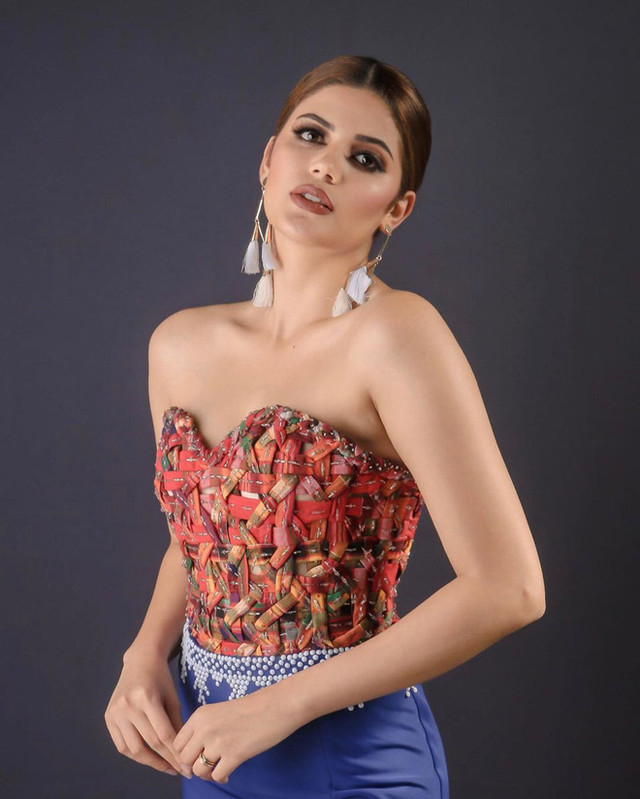 Hoa hậu đồng hành cùng đoàn Việt Nam tại SEA Games ăn mặc cực gợi cảm - Hình 11 Hoa hau dong hanh cung doan Viet Nam tai SEA Games an mac cuc goi cam-Hinh-11