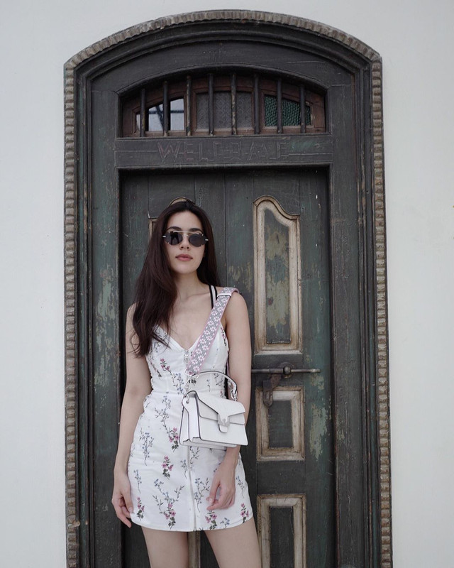 Thần thái đỉnh cao của 'bông hồng lai' Kimmy Kimberley - Hình 8 Than thai dinh cao cua 'bong hong lai' Kimmy Kimberley-Hinh-8