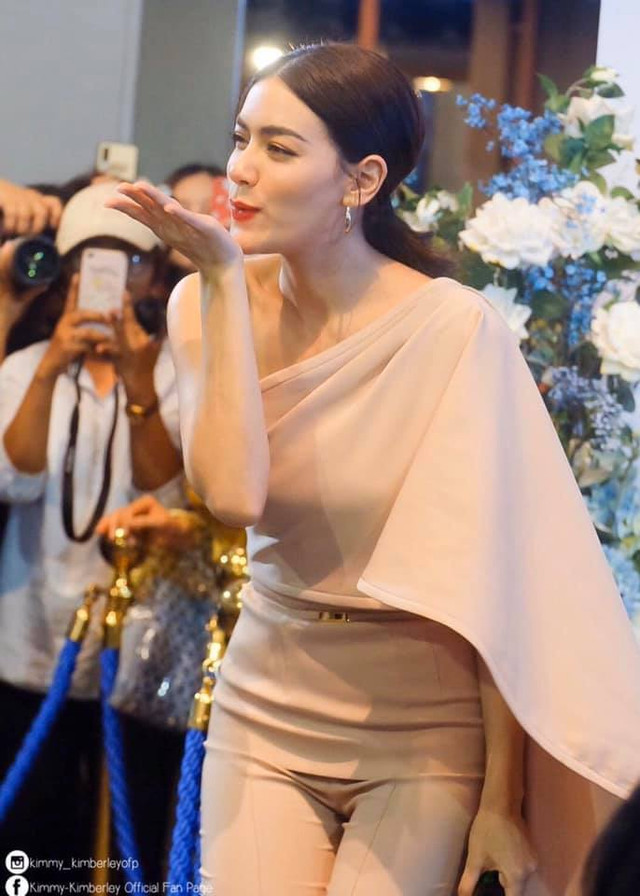 Thần thái đỉnh cao của 'bông hồng lai' Kimmy Kimberley - Hình 11 Than thai dinh cao cua 'bong hong lai' Kimmy Kimberley-Hinh-11