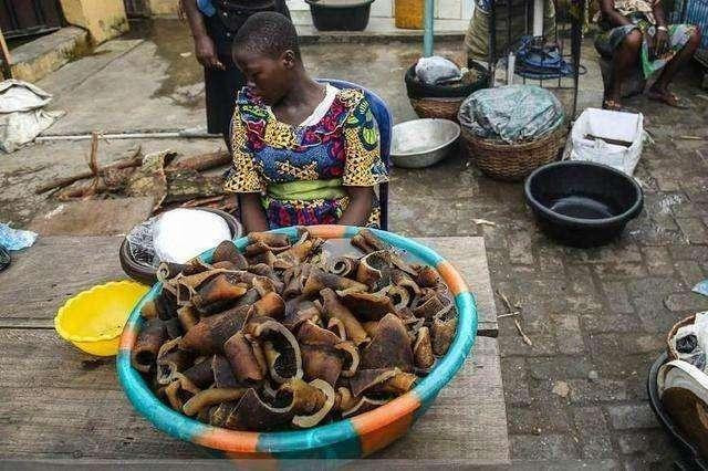 Cho chau Phi voi nhung mon an kinh di ban dam thu?-Hinh-7