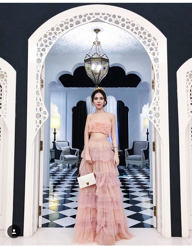 Tiểu thư của hội Rich Kid Việt khoe body nóng bỏng, gợi cảm - Hình 8 Tieu thu cua hoi Rich Kid Viet khoe body nong bong, goi cam-Hinh-8