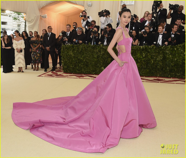 Ngắm nhan sắc người mẫu vừa được bố chồng thưởng 300 tỷ khi sinh con trai - Hình 7 Ngam nhan sac nguoi mau vua duoc bo chong thuong 300 ty khi sinh con trai-Hinh-7