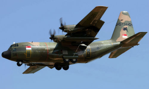 Máy bay C-130 của Không quân Singapore tham gia tìm kiếm máy bay Air Asia mất tích.