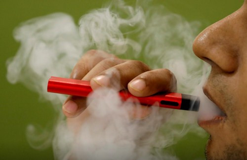 Phổi nam sinh 17 tuổi tổn thương nghiêm trọng do nghiện thuốc lá điện tử Phoi nam sinh 17 tuoi ton thuong nghiem trong do nghien thuoc la dien tu