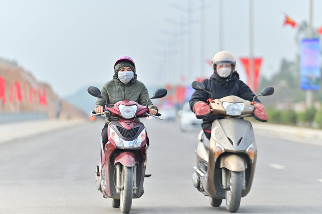 Tuyến đường nối Hạ Long và Cẩm Phả có xong trước Tết Nguyên đán? - Hình 5 Tuyen duong noi Ha Long va Cam Pha co xong truoc Tet Nguyen dan?-Hinh-5