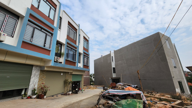 Thanh tra và công an vào cuộc vụ loạt nhà liền kề không phép ở Quảng Ninh Thanh tra va cong an vao cuoc vu loat nha lien ke khong phep o Quang Ninh