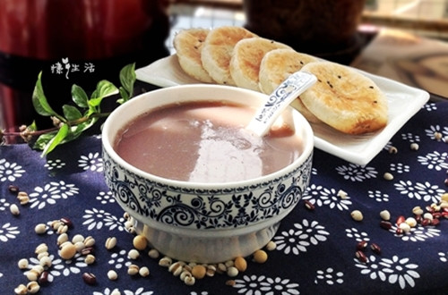 Đậu đỏ ăn với ý dĩ giúp xóa nếp nhăn, tử cung sạch - Hình 3 Dau do an voi y di giup xoa nep nhan, tu cung sach-Hinh-3