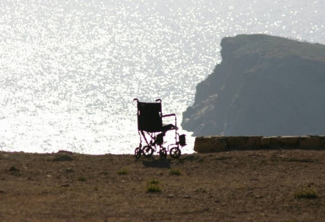 Chồng làm điều kinh hãi vì mệt mỏi chăm vợ 40 năm Chong lam dieu kinh hai vi met moi cham vo 40 nam