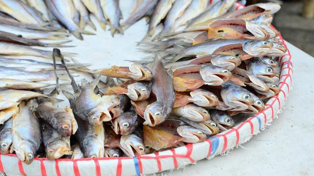 Vì sao cá mắm muối bị WHO xếp vào chất gây ung thư nhất? - Hình 3 Vi sao ca mam muoi bi WHO xep vao chat gay ung thu nhat?-Hinh-3