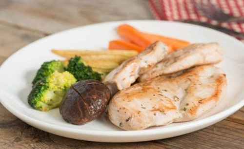 Hot boy thể hình bị tổn thương thận nghiêm trọng do ăn ức gà cả tháng - Hình 2 Hot boy the hinh bi ton thuong than nghiem trong do an uc ga ca thang-Hinh-2