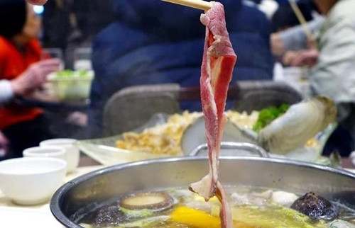 Chủ quán sợ tái mét vội đi khám bệnh vì 5 nữ sinh nói câu này Chu quan so tai met voi di kham benh vi 5 nu sinh noi cau nay