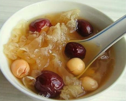 Ngâm ngân nhĩ quá lâu, người vợ ăn vào bị ung thư gan Ngam ngan nhi qua lau, nguoi vo an vao bi ung thu gan