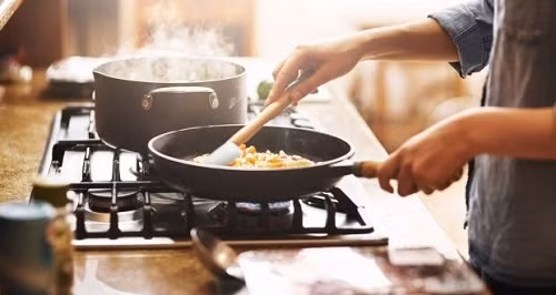 Nen dung chao sat hay chao chong dinh?-Hinh-12