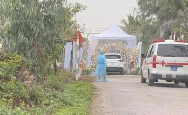 Cặp đôi phải cách ly đúng ngày cưới vì cùng chuyến bay với Nguyễn Hồng Nhung nhiễm Covid-19 Cap doi phai cach ly dung ngay cuoi vi cung chuyen bay voi Nguyen Hong Nhung nhiem Covid-19