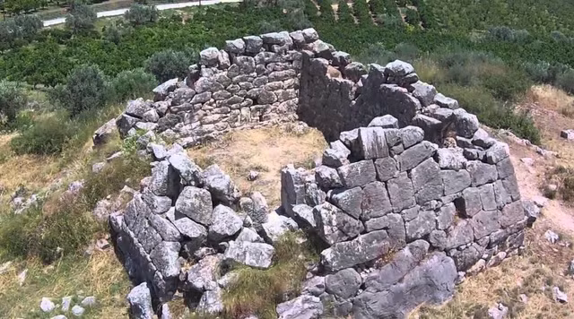 Kim tu thap co xua nhat Hy Lap chua dung nhieu bi an-Hinh-6