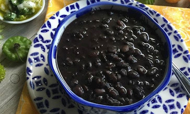 Cơ thể thay đổi đáng mừng khi ăn đậu đen ngâm thứ này mỗi ngày - Hình 4 Co the thay doi dang mung khi an dau den ngam thu nay moi ngay-Hinh-4