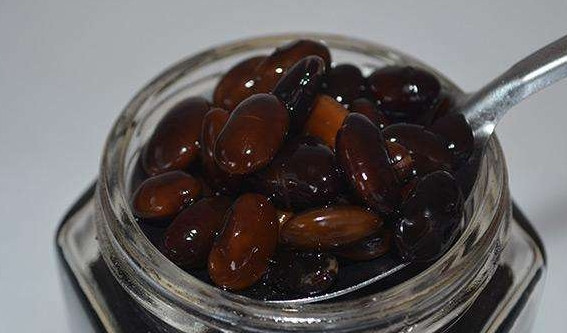 Cơ thể thay đổi đáng mừng khi ăn đậu đen ngâm thứ này mỗi ngày - Hình 8 Co the thay doi dang mung khi an dau den ngam thu nay moi ngay-Hinh-8