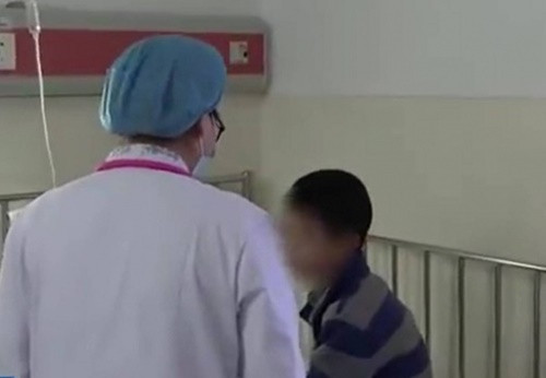 Bé trai chân đau liệt suốt 20 ngày vì nguyên nhân này Be trai chan dau liet suot 20 ngay vi nguyen nhan nay