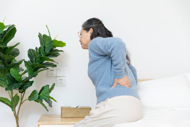 3 triệu chứng đau thắt lưng là dấu hiệu của bệnh ung thư - Hình 3 3 trieu chung dau that lung la dau hieu cua benh ung thu-Hinh-3