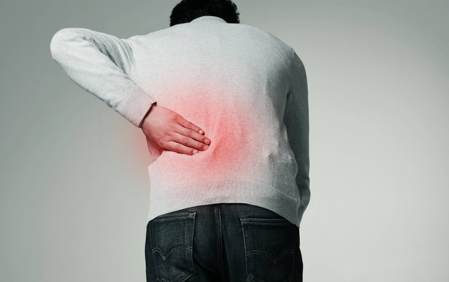 3 triệu chứng đau thắt lưng là dấu hiệu của bệnh ung thư - Hình 2 3 trieu chung dau that lung la dau hieu cua benh ung thu-Hinh-2