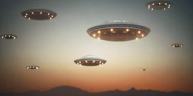 Cuu phi cong My tiet lo UFO xuat hien ngoai khoi San Diego