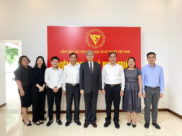 Lãnh đạo VUSTA thăm, làm việc tại Viện Kinh tế và Phát triển - Hình 2 Lanh dao VUSTA tham, lam viec tai Vien Kinh te va Phat trien-Hinh-2