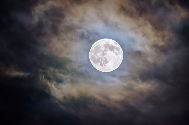 Hien tuong thien van thu vi bung no tren bau troi thang 4-Hinh-3