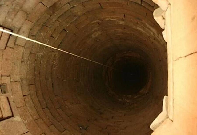 Tò mò lâu đài được xây để niêm phong “cổng vào địa ngục” - Hình 7 To mo lau dai duoc xay de niem phong “cong vao dia nguc”-Hinh-7