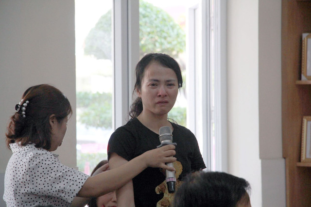Nữ giáo viên đánh tới tấp vào học sinh ở Hải Phòng bị buộc thôi việc Nu giao vien danh toi tap vao hoc sinh o Hai Phong bi buoc thoi viec
