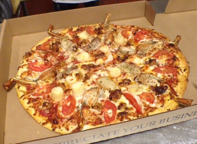 Kinh dị pizza thịt rắn nhưng vị lại rất ngon - Hình 6 Kinh di pizza thit ran nhung vi lai rat ngon-Hinh-6