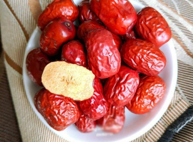 Những người không nên ăn táo đỏ kẻo rước họa vào thân - Hình 2 Nhung nguoi khong nen an tao do keo ruoc hoa vao than-Hinh-2