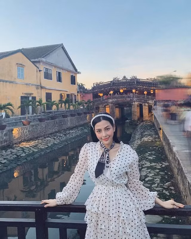 Chu quan ca phe o Hoi An de hotgirl Tran Mai Huong khoa than quay clip noi gi?