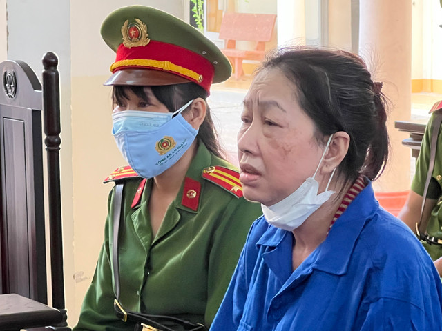 Những cán bộ công an xộ khám vì dính đến trùm buôn lậu Mười Tường - Hình 6 Nhung can bo cong an xo kham vi dinh den trum buon lau Muoi Tuong-Hinh-6