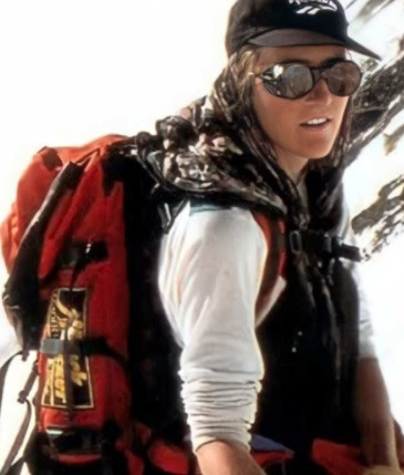 Hé lộ bi kịch “người đẹp ngủ” suốt 9 năm trên đỉnh Everest - Hình 3 He lo bi kich “nguoi dep ngu” suot 9 nam tren dinh Everest-Hinh-3