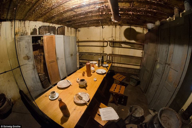 Choáng ngợp bên trong thành phố ngầm của Hitler - Hình 4 Choang ngop ben trong thanh pho ngam cua Hitler-Hinh-4