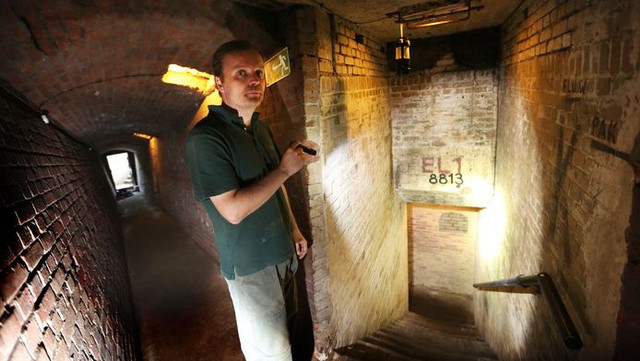 Choáng ngợp bên trong thành phố ngầm của Hitler - Hình 9 Choang ngop ben trong thanh pho ngam cua Hitler-Hinh-9