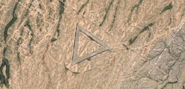 Google Maps phát hiện những hình ảnh cực kỳ bí ẩn - Hình 8 Google Maps phat hien nhung hinh anh cuc ky bi an-Hinh-8