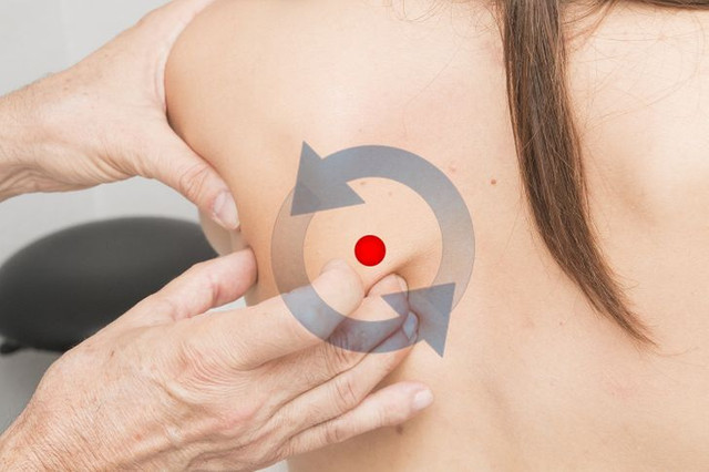 Những cách giúp giảm đau ở cổ và lưng hiệu quả - Hình 2 Nhung cach giup giam dau o co va lung hieu qua-Hinh-2