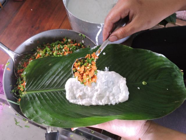 Đến Huế thưởng thức món bánh nậm dân dã và cực hấp dẫn - Hình 7 Den Hue thuong thuc mon banh nam dan da va cuc hap dan-Hinh-7