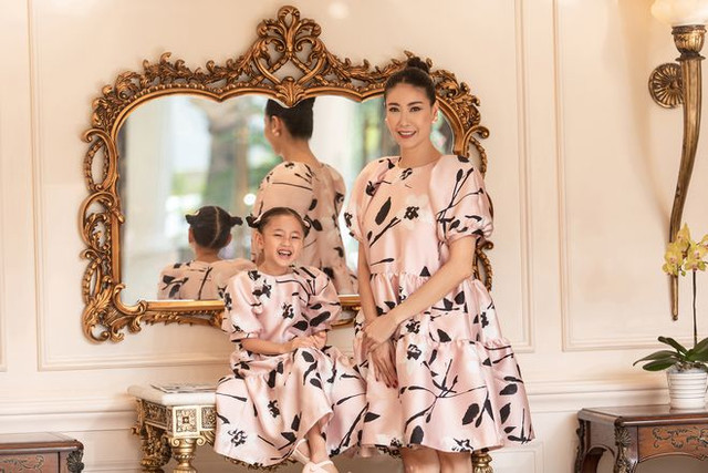 Thời trang nữ tính của gái út Hoa hậu Hà Kiều Anh - Hình 11 Thoi trang nu tinh cua gai ut Hoa hau Ha Kieu Anh-Hinh-11