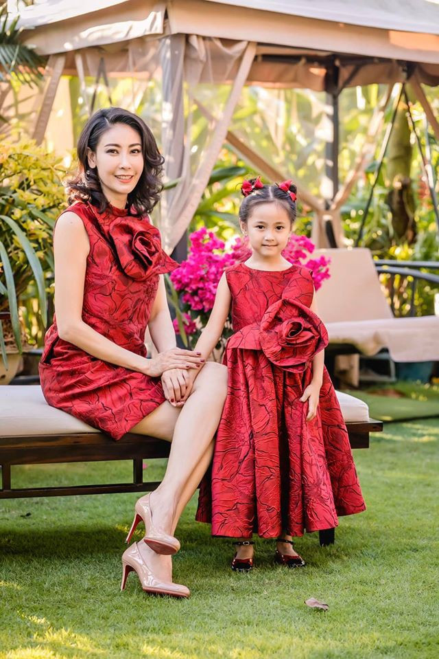 Thời trang nữ tính của gái út Hoa hậu Hà Kiều Anh - Hình 7 Thoi trang nu tinh cua gai ut Hoa hau Ha Kieu Anh-Hinh-7