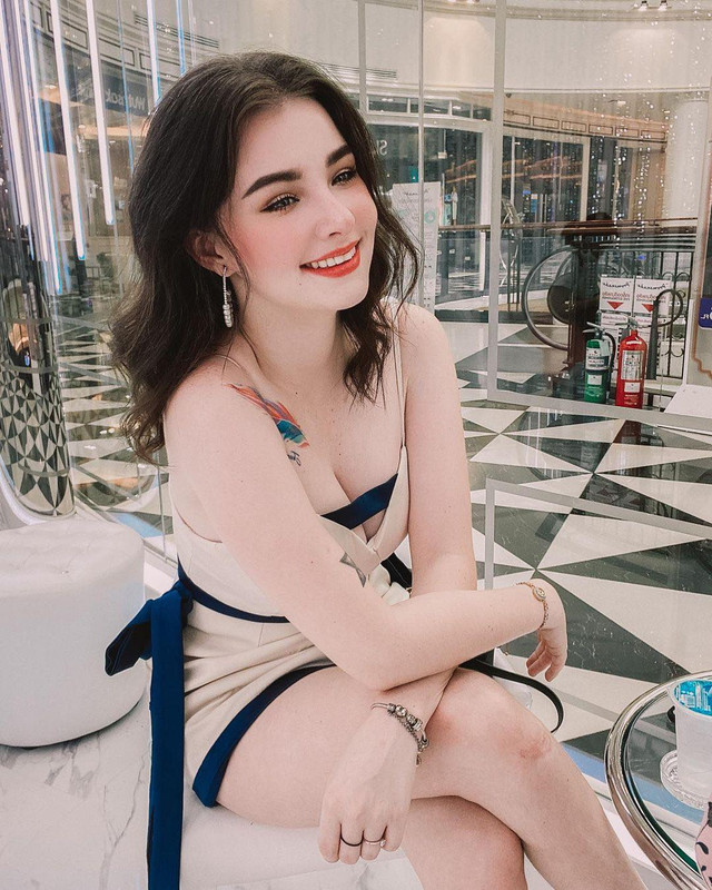 Gu thời trang nóng bỏng của “Nữ thần tắm suối” Thái Lan gây sốt - Hình 8 Gu thoi trang nong bong cua “Nu than tam suoi” Thai Lan gay sot-Hinh-8