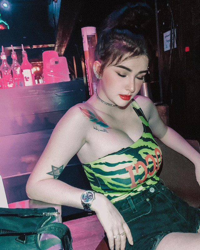 Gu thời trang nóng bỏng của “Nữ thần tắm suối” Thái Lan gây sốt - Hình 7 Gu thoi trang nong bong cua “Nu than tam suoi” Thai Lan gay sot-Hinh-7