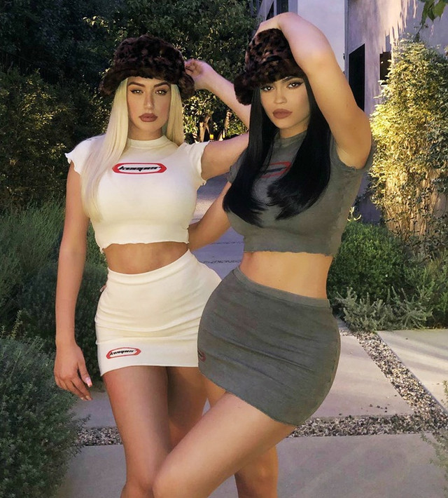 Gu thời trang cắt xẻ khoe body nóng bỏng của bạn thân Kylie Jenner - Hình 7 Gu thoi trang cat xe khoe body nong bong cua ban than Kylie Jenner-Hinh-7