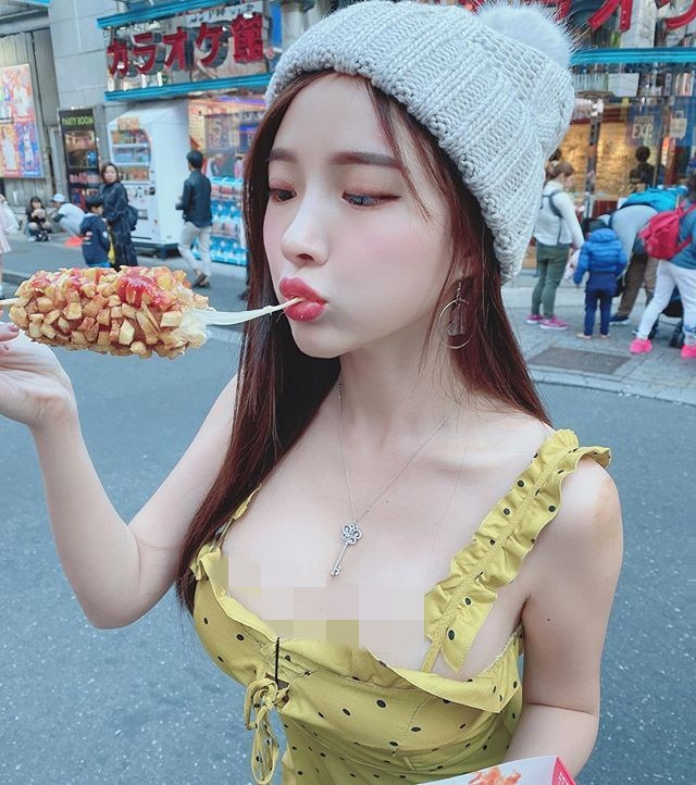 Gu ăn mặc hở bạo của nữ DJ Malaysia - Hình 11 Gu an mac ho bao cua nu DJ Malaysia-Hinh-11