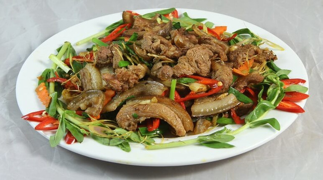 Hương vị đặc trưng của đặc sản bò tơ Củ Chi được ví như thịt bò Kobe - Hình 10 Huong vi dac trung cua dac san bo to Cu Chi duoc vi nhu thit bo Kobe-Hinh-10