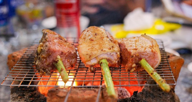 Hương vị đặc trưng của đặc sản bò tơ Củ Chi được ví như thịt bò Kobe - Hình 2 Huong vi dac trung cua dac san bo to Cu Chi duoc vi nhu thit bo Kobe-Hinh-2